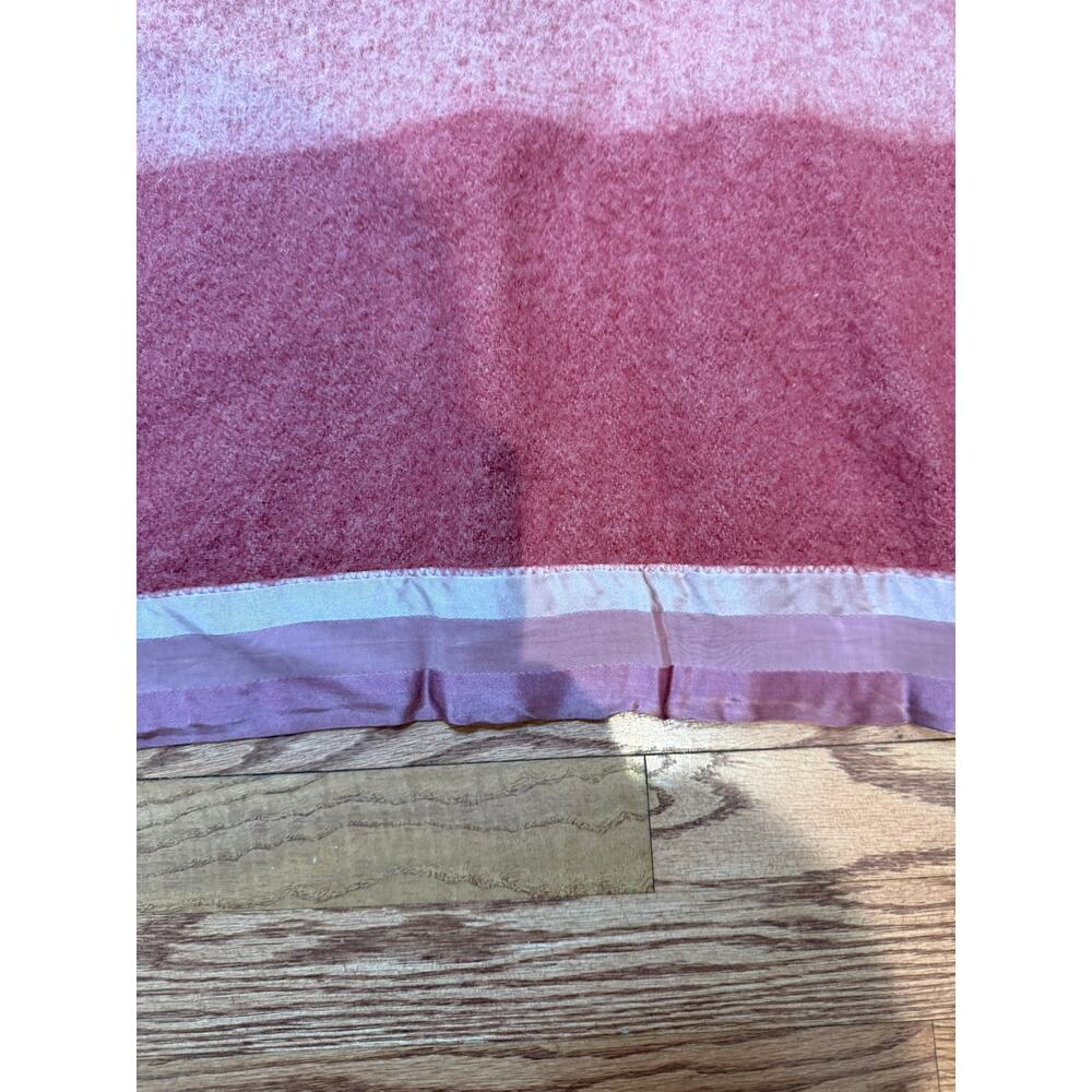 Vintage Wool Blanket Pink Ombre Satin Trim Throw Bed Blanket 80x64 EUC - Picture 3 of 6